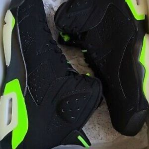 AUTHENTIC🚨Nike Air Jordan 6 “electric green” size ten in mens